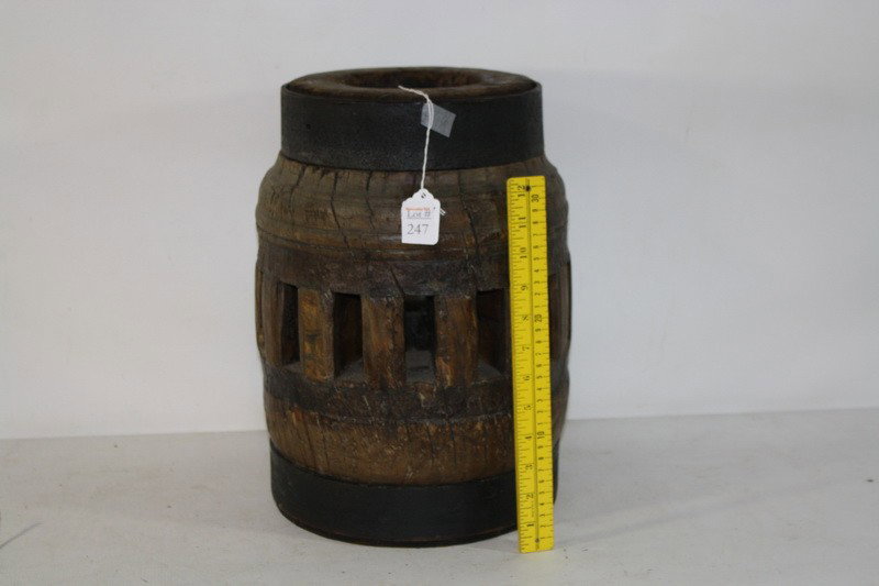 Wooden wagon wheel hub: Wooden wagon wheel hub