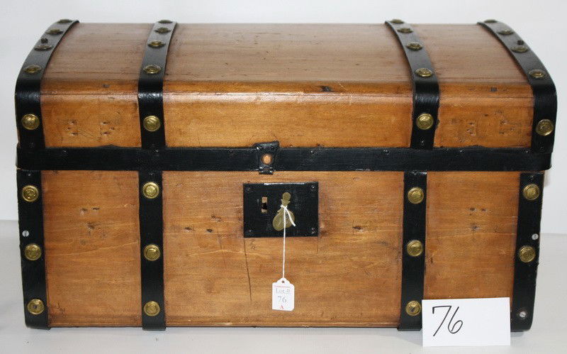 Stage Coach Trunk 24 x 14 x 15: Stage Coach Trunk 24 x 14 x 15