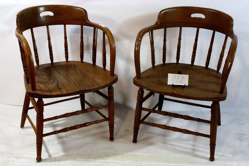 Pair of barrell back windsor arm chairs: Pair of barrell back windsor arm chairs