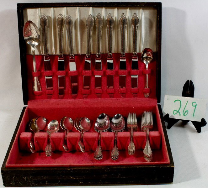 Rogers Rememberance Pattern Flatware Set