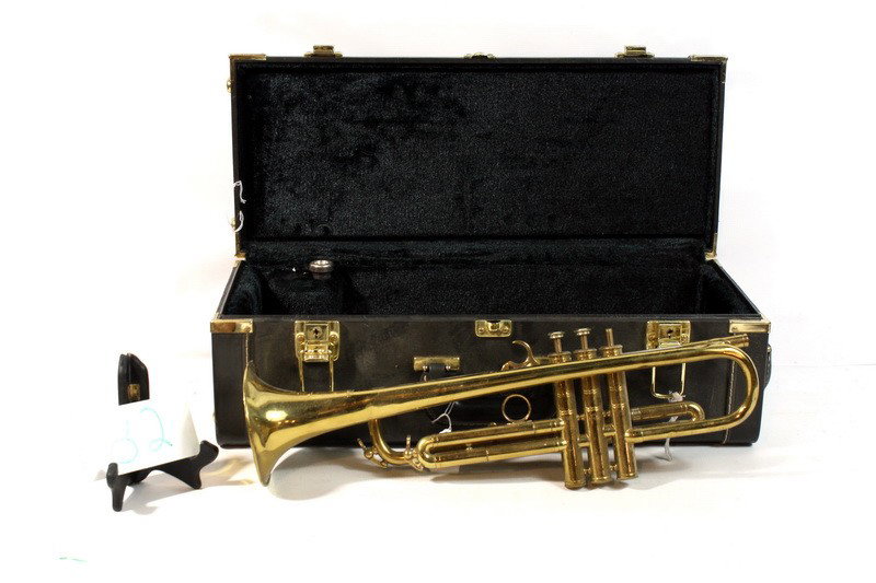 DeVille Trumpet 18"" with Mouthpiece and Hard Case: DeVille Trumpet 18"" with Mouthpiece and Hard Case