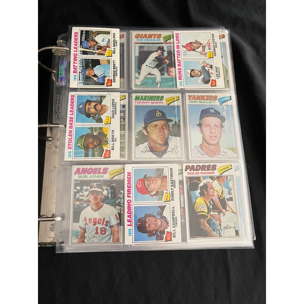 (540) 1977 Topps Baseball Cards In Binder (1 of 7)