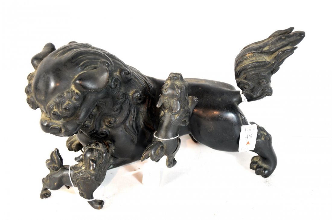 Large black Foo dog with attached small dogs: Large black Foo dog with attached small dogs