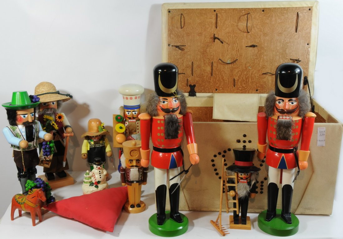 Lift top trunk filled with German Wooden Puppets: Lift top trunk filled with German Wooden Puppets