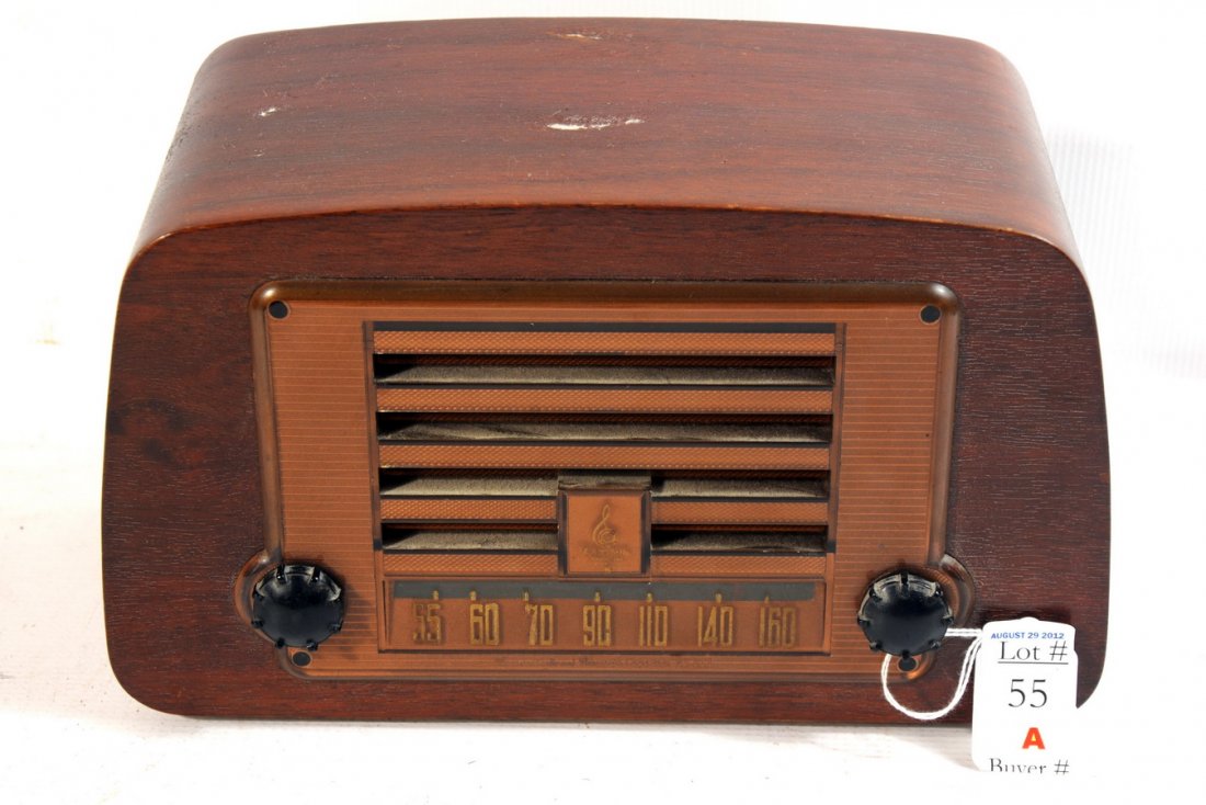 Emerson Table Radio 1946 Model #578A with frayed e: Emerson Table Radio 1946 Model #578A with frayed electric cord