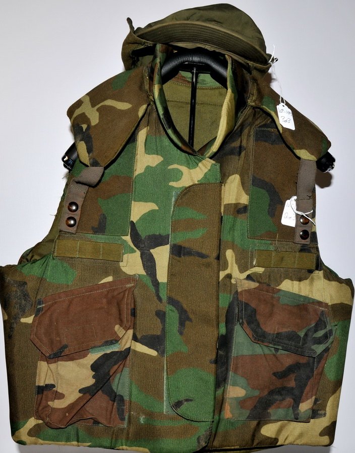 Camouflage bullet proof vest including 2 hats: Camouflage bullet proof vest including 2 hats