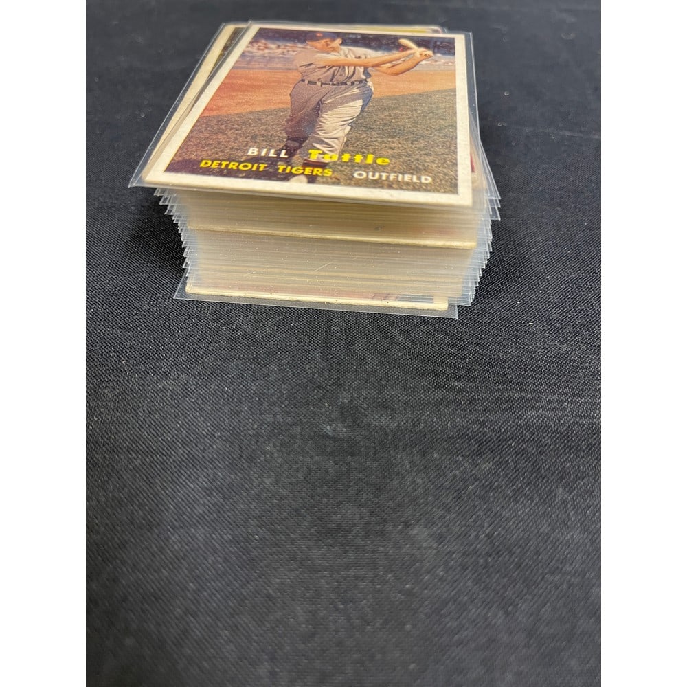 (44) 1957 Topps Baseball Cards Mixed Grade (1 of 3)
