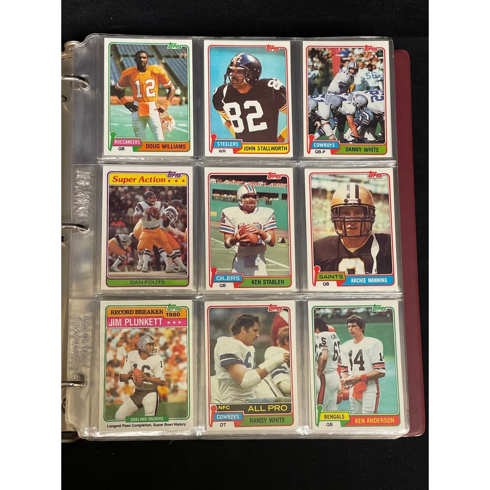 1981 Topps Football Full Binder 369 Cards: 1981 Topps Football Full Binder 369 Cards