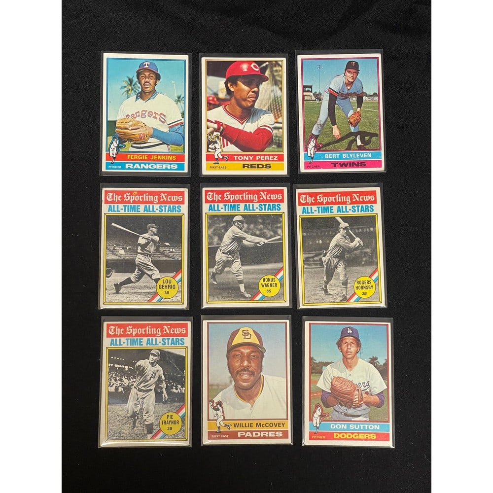 (800) 1976 Topps Baseball Cards (1 of 3)