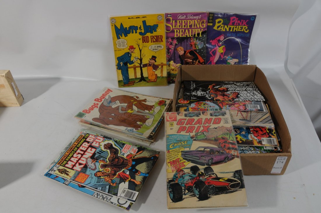 Comic books: Collection of comic books to include 1958 Walt Disney, 1953 Rex Allen, 1950 Hero, 1971 Dennis The Menace, Dare Devil #118, Bat Man #200, Master of Kung Fu #99, Master of Kung Fu #38, Superman #46, 197