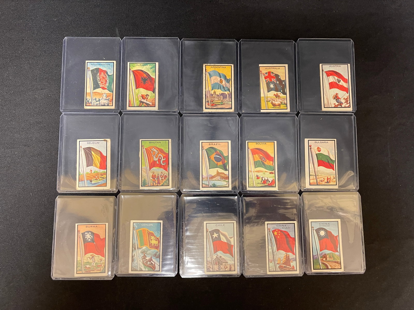 (25) 1963 Topps Midgee Flags Of The World Cards: (25) 1963 Topps Midgee Flags Of The World Cards