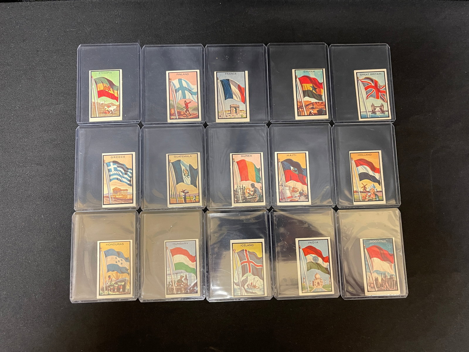 (25) 1963 Topps Midgee Flags Of The World Cards: (25) 1963 Topps Midgee Flags Of The World Cards