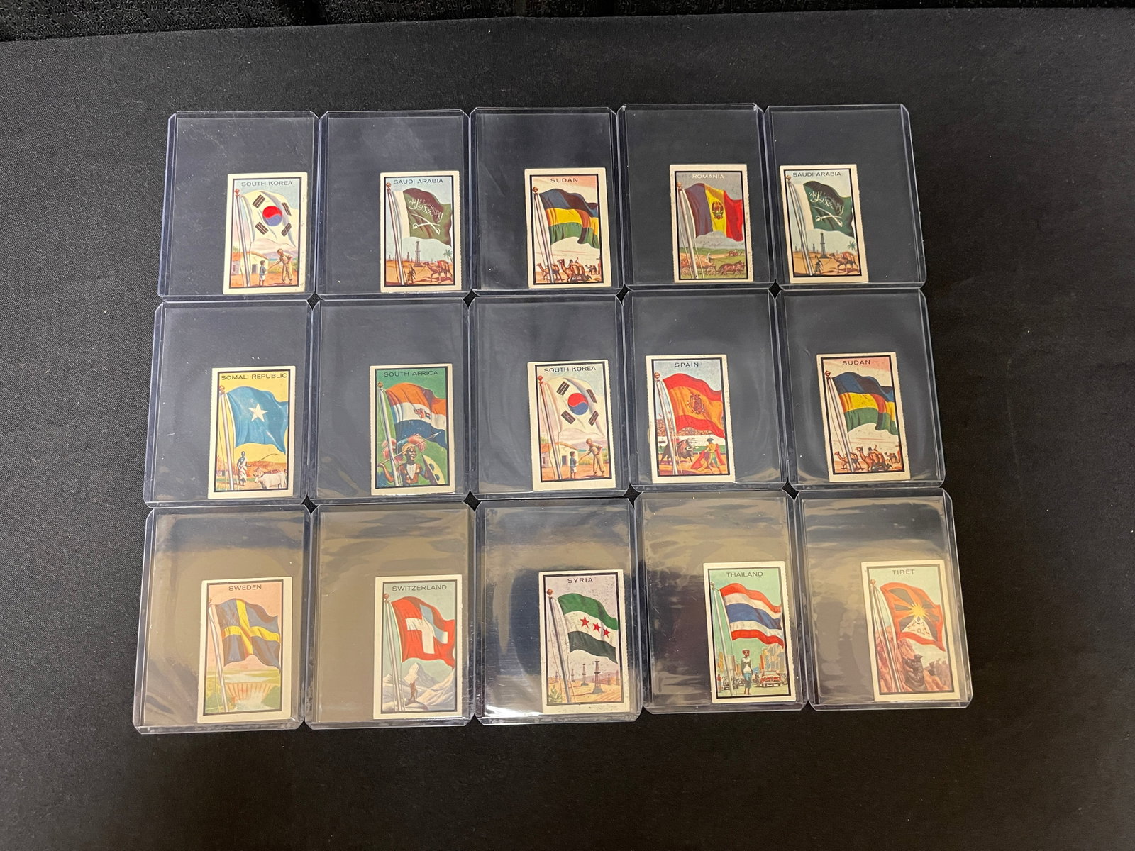 (25) 1963 Topps Midgee Flags Of The World Cards: (25) 1963 Topps Midgee Flags Of The World Cards