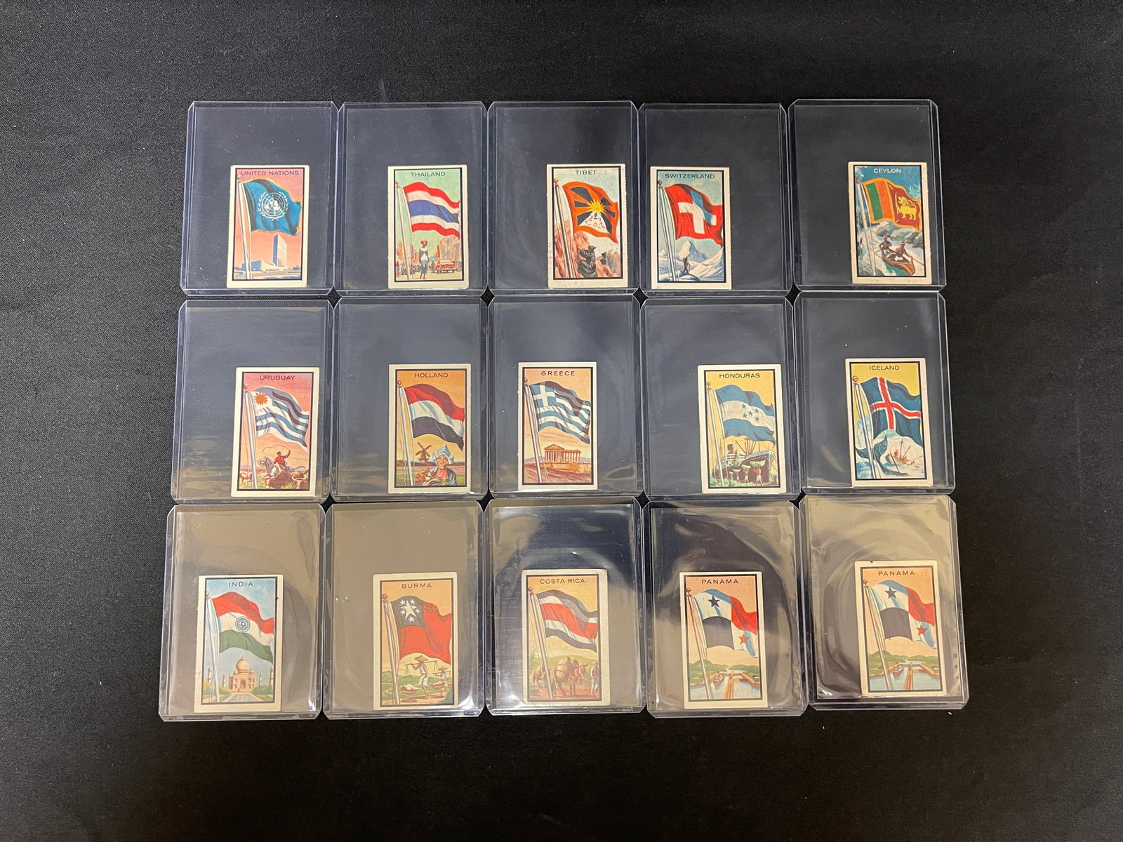 (24) 1963 Topps Midgee Flags Of The World Cards: (24) 1963 Topps Midgee Flags Of The World Cards