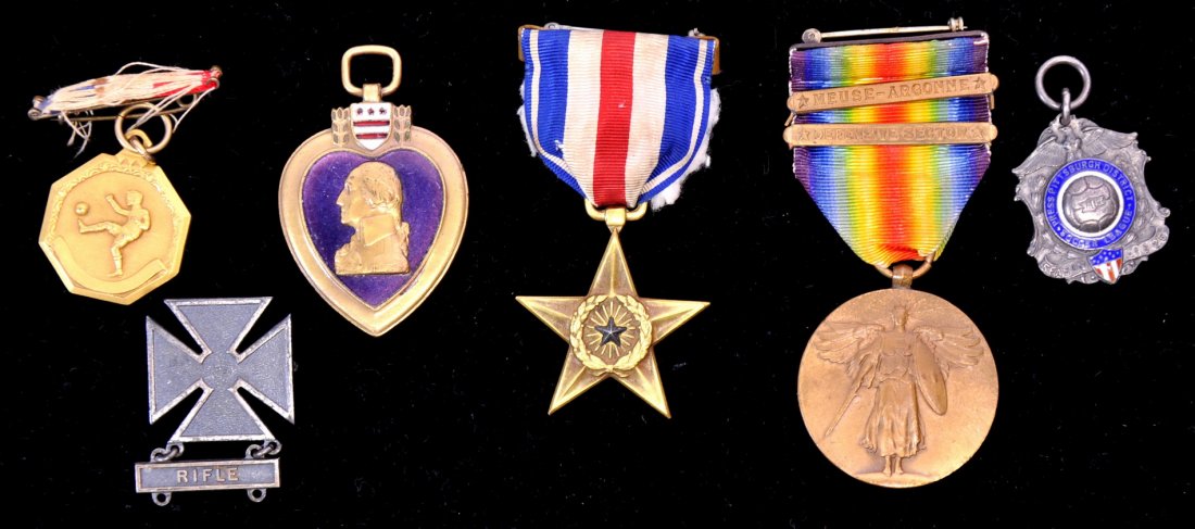 WW I U.S. Medals & Sm Flags/SC5: Includes, U.S. Silver Star, Purple Heart, inscribed to Richard K. Barnes, Meuse-Argonne Defensive - Sector Medal, Rifle marksmanship pin, Two Soccer League medals, Two small 12"x 16" 48 star flags, an