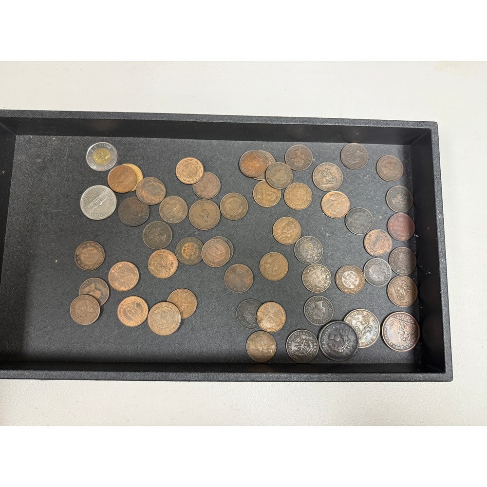 Collection Of Old Canadian Large Cents: With 1824 Nova Scotia Token, Other Bank Tokens