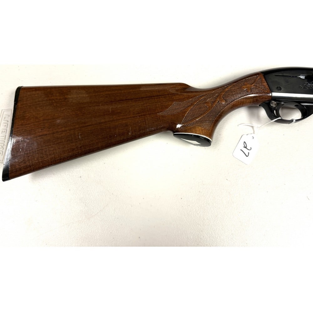 Remington Model 1100 12 Gauge Shotgun (1 of 8)