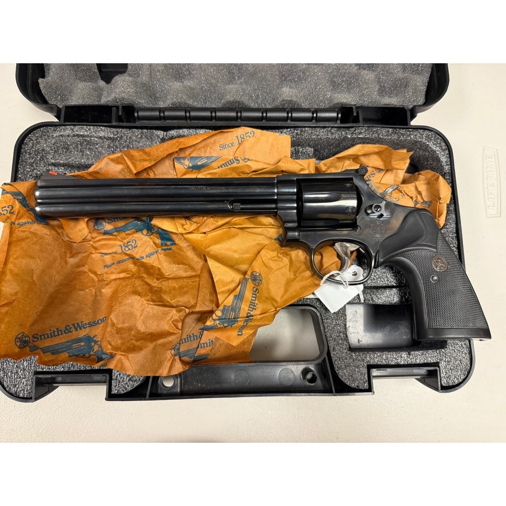 Smith And Wesson Model 586 357 Caliber Revolver: Nice Shape In Case