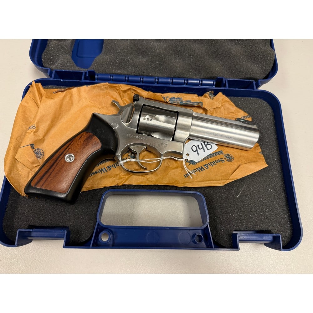 Ruger Model Gp 100 Revolver 357 Magnum: Like New In Mismatched Case