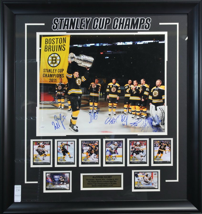 Banner Night Boston Bruins signed photo: signed by Milan Lucic, Tim Thomas, Daniel Paille, Gregory Campbell, Chris Kelley, Shawn Thornton and Dennis Seidenberg