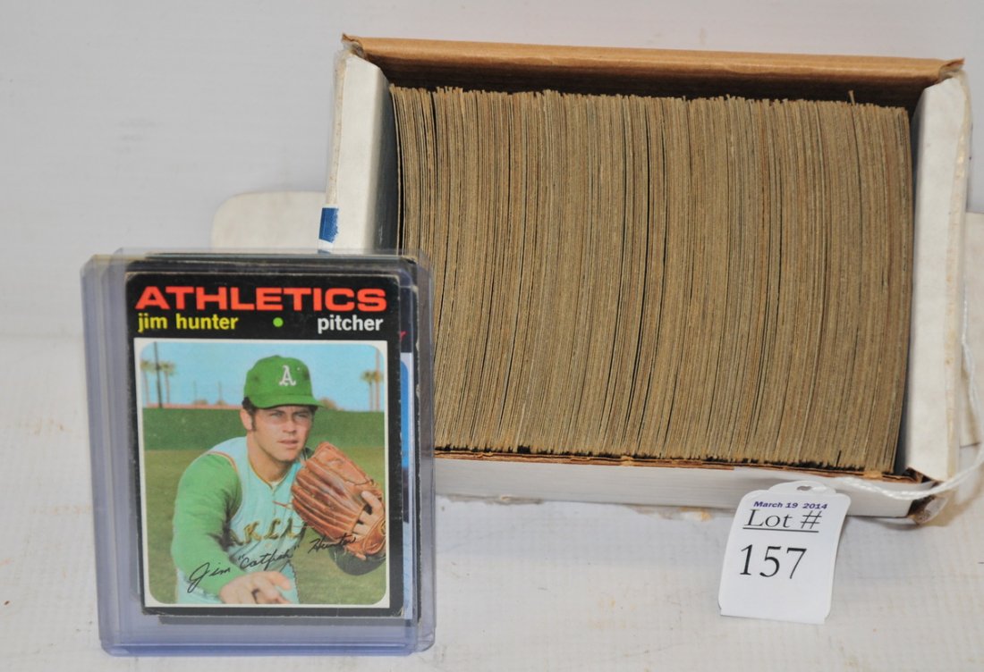 Lot of 1971 Topps Baseball Cards: Approximately 250 nice cards including: McCovey, Hunter, Niekro, Perry, Carbo, Weaver, Rudi, and more.