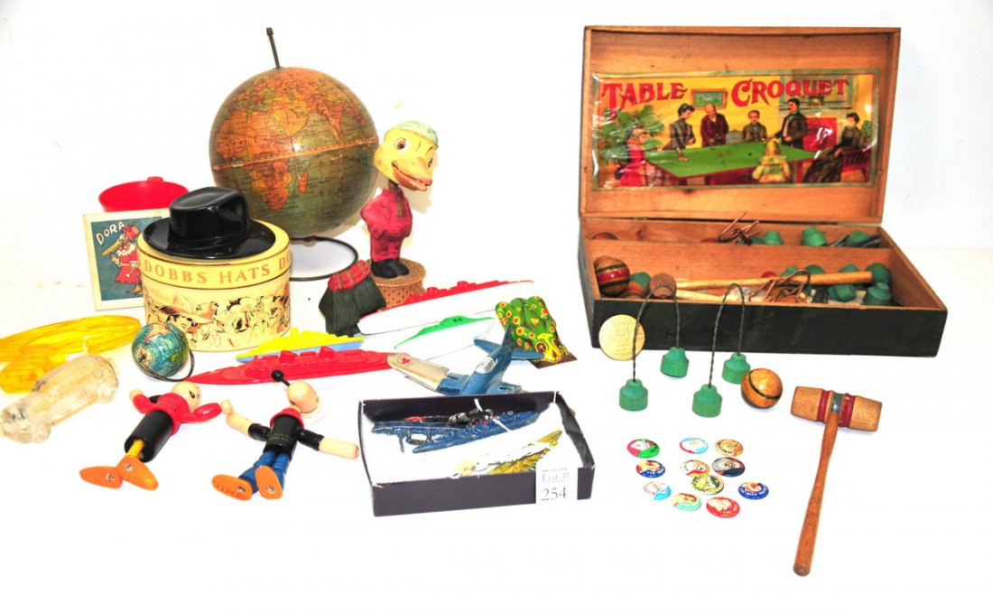 Mixed Vintage Toy Lot: Lot contains Popeye and OliveOyl 1930's flexers, an early Table Croquet set in original box, 11 American Lung Association Christmas buttons, 4 1950's plastic toy boats, 6 cast iron/lead navy ship piec