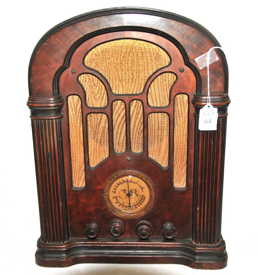 1934 Atwater Kent Radio: Model 206 in working condition.