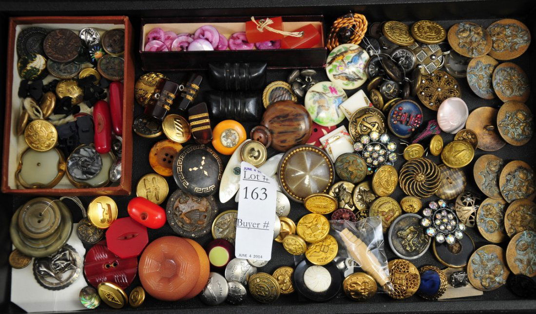 Fresh Estate buttons: to include: Garfield and Arthur button, beehive, wedding, owls, deer, lions, porcelain birds, glass, Boyscout, Santa Fe, tortoise shell, Eiffel Tower, over 100 unpicked.