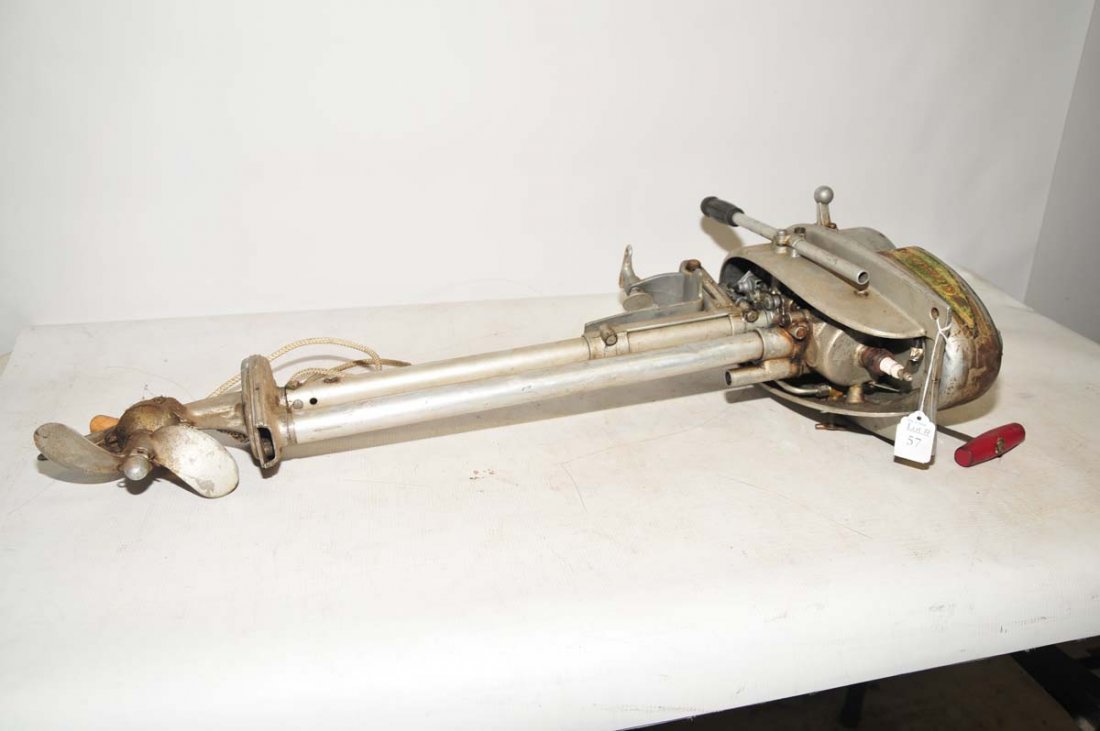 Evinrude Elto Outboard Motor: serial # 420101253, with old pull cord, motor is 32" L.