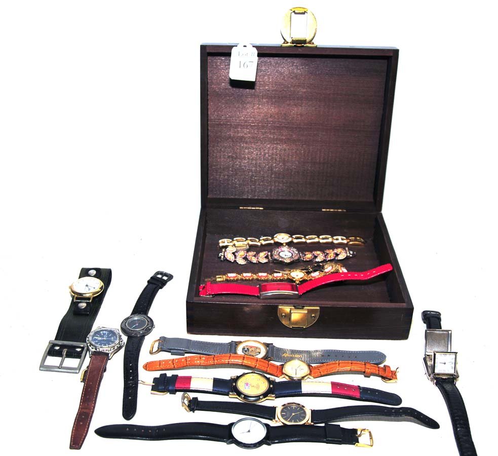 Box lot of assorted Watches: Assorted lot of 14 unsorted watches - 1 sterling silver (925) case