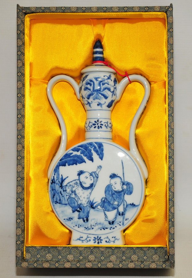 Chinese Covered Vase in Box  10" (1 of 4)