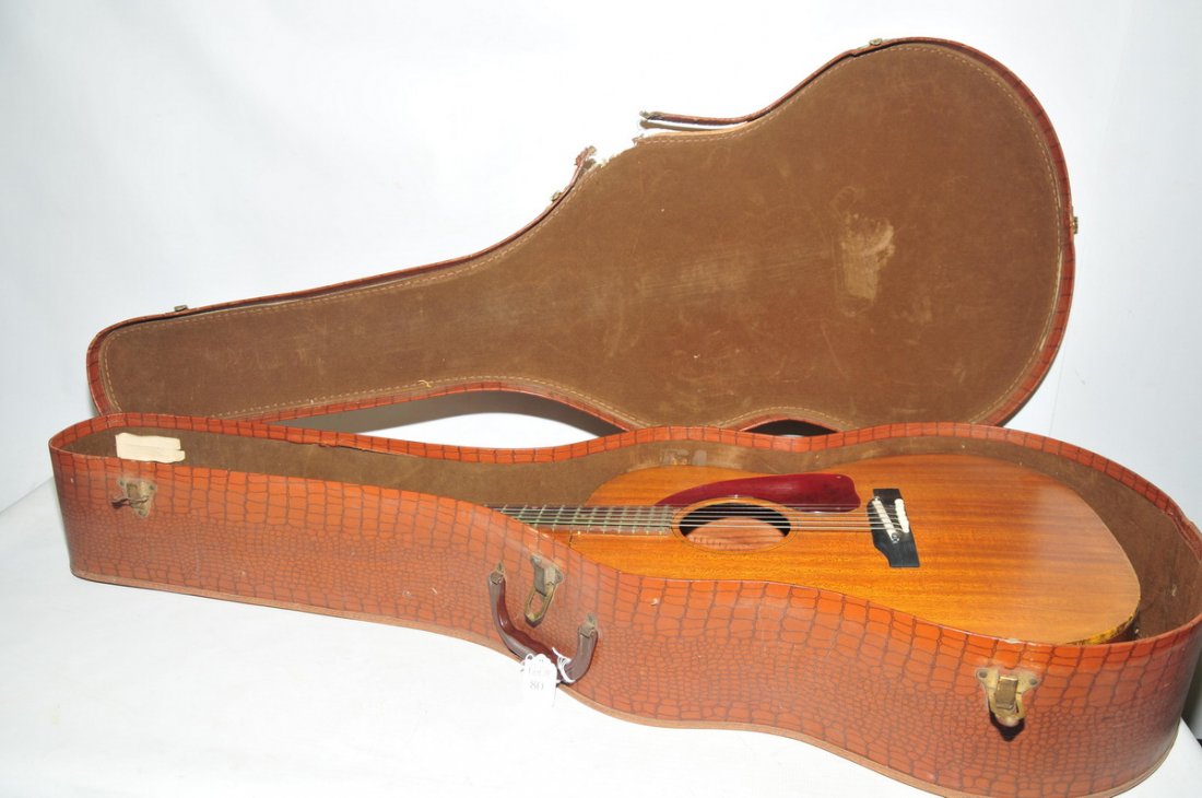 Gibson Acoustic Guitar With original Case: Gibson Acoustic Guitar With original Case