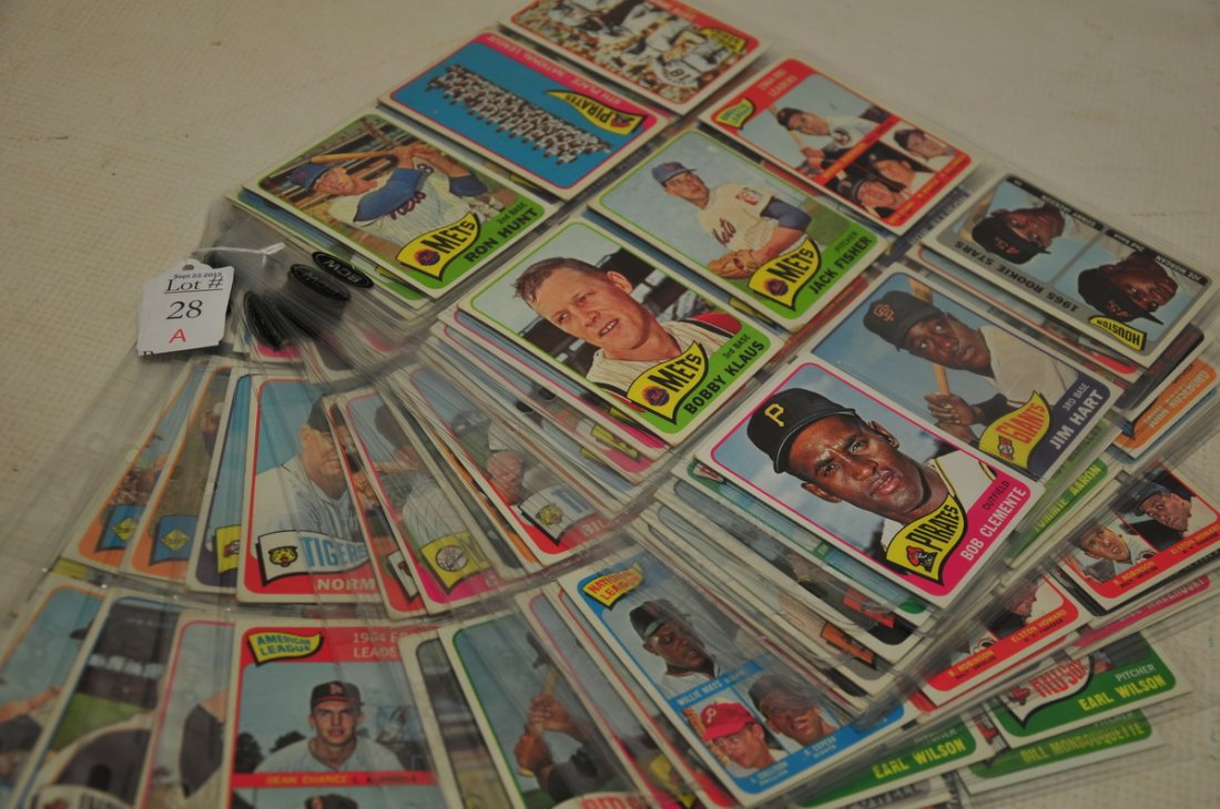 143 1965 Topps Baseball Cards Clemente and More (1 of 1)