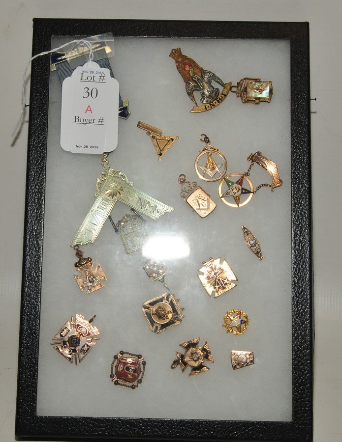Collection of 17 Masonic Pins and Medal: Mostly Gold Filled