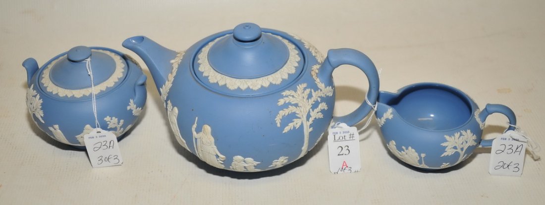Wedgwood Teapot , sugar and creamer (1 of 2)