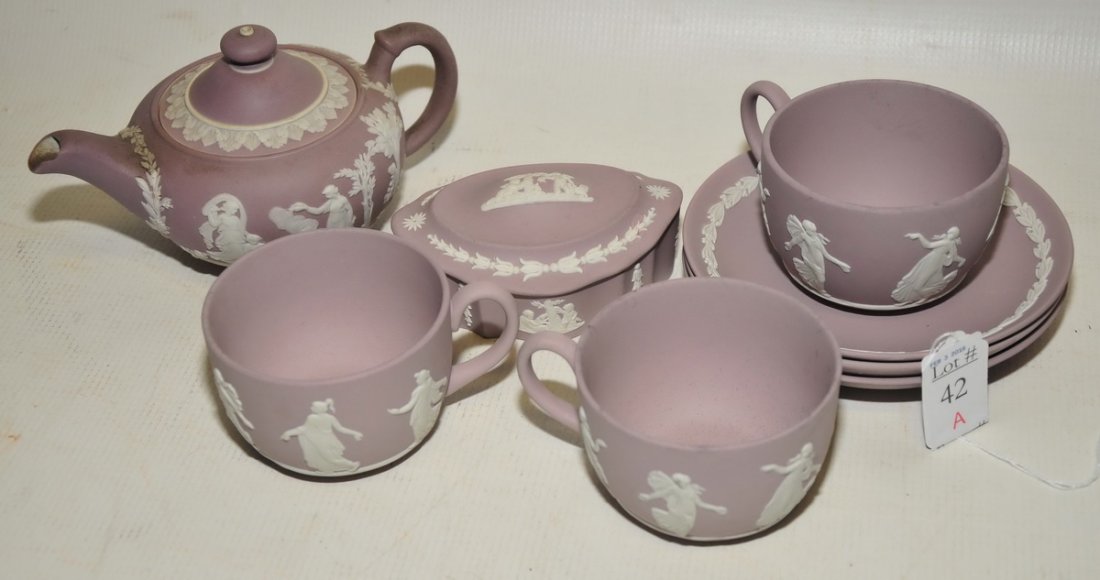 8 Pieces of Mauve Wedgwood Jasperware: 8 Pieces of Mauve Wedgwood Jasperware