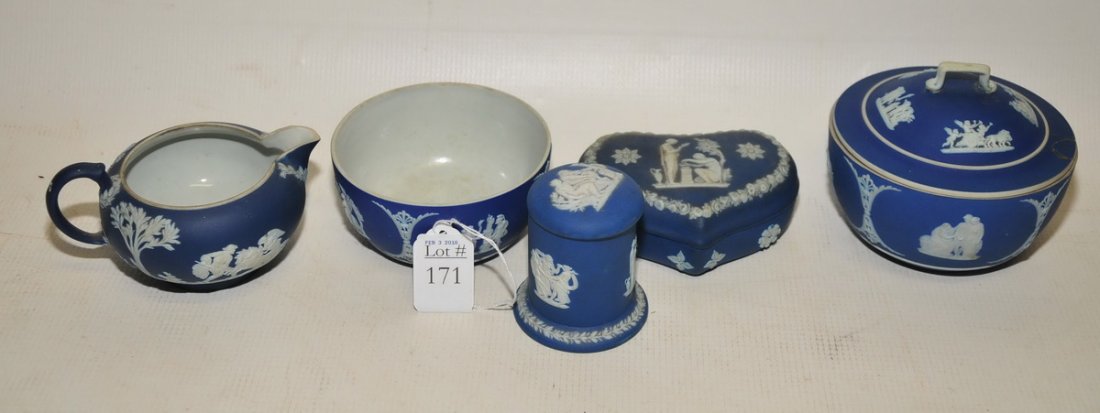 5 Pieces of Wedgwood Jasperware: 5 Pieces of Wedgwood Jasperware