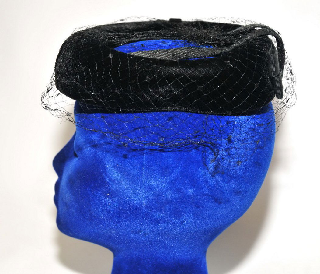 Marilyn Monroe Personally Owned Pillbox Hat (1 of 4)