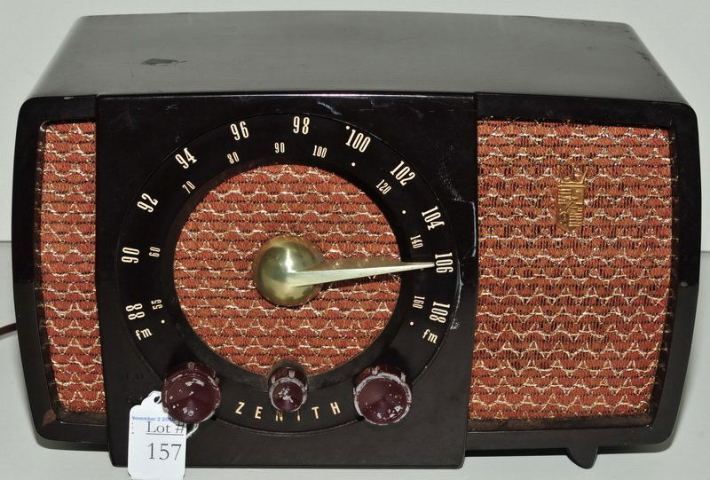 Vintage Zenith Bakelite AM/FM Tube Radio: Works. Model # S-17366