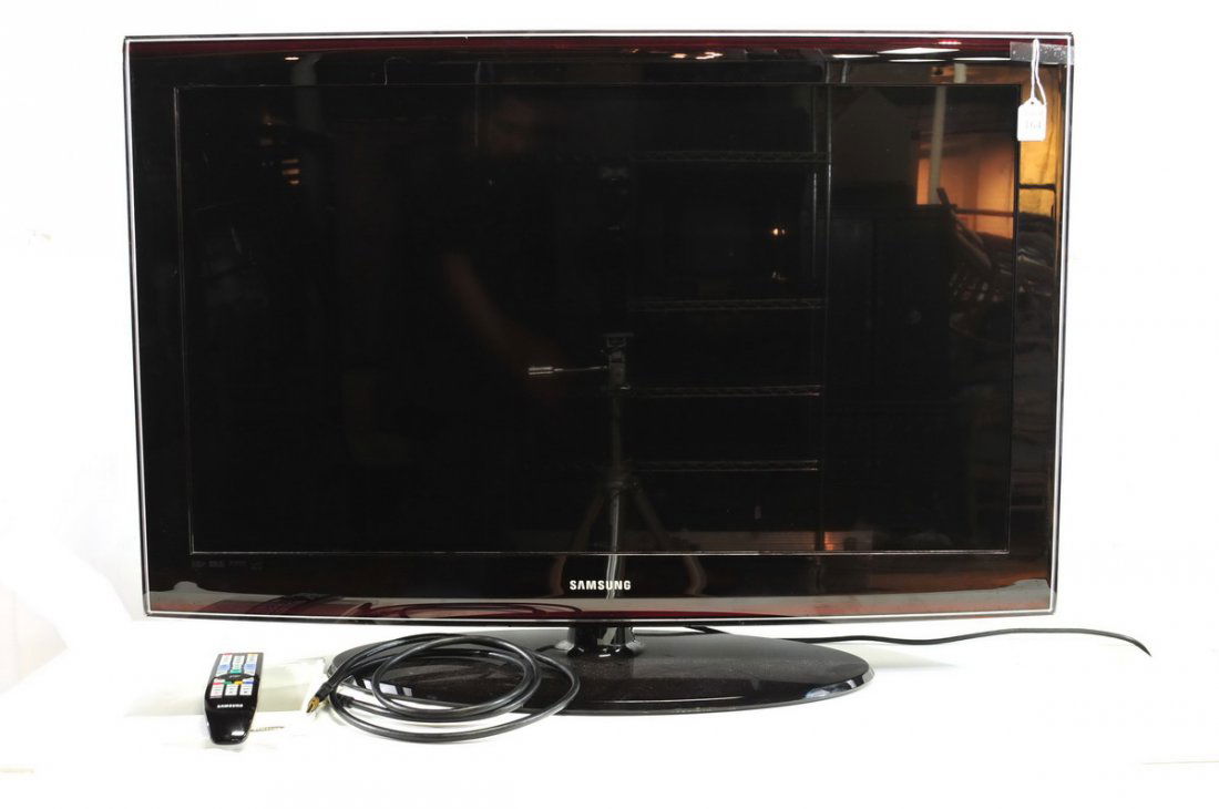 Samsung 40" Flat Screen Television: In Perfect working order, The TV is Samsung Model Series 6/650 LCD