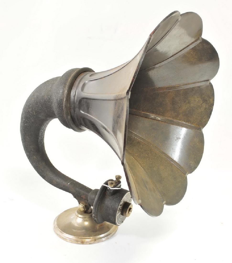 1925 Amplion AR-19 Draghorn Horn Speaker: Rare and unusual item 20" tall