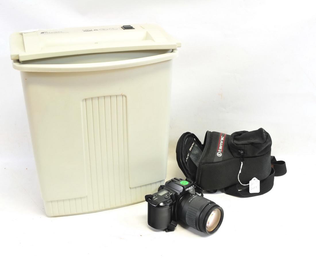 Electronic lot to include: 35 Minolta camera with a Sigma lens, 2 speakers B&M V 200 Series 100 w peek, paper shredder by Fellowes power shred PS 55