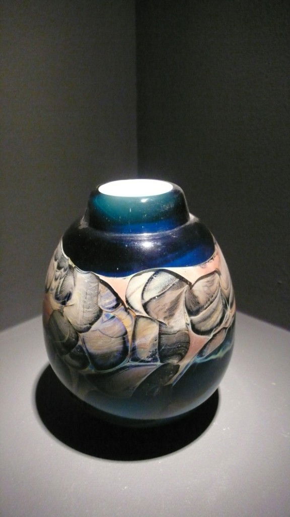 Brent Kee Young "1979 vessel": blown glass, Brent Kee Young 1979:signed and dated by the artist ARTIST: Brent Kee Young YEAR: 1979 SIZE: 7 x 5.5" Studio glass art contemporary art glass