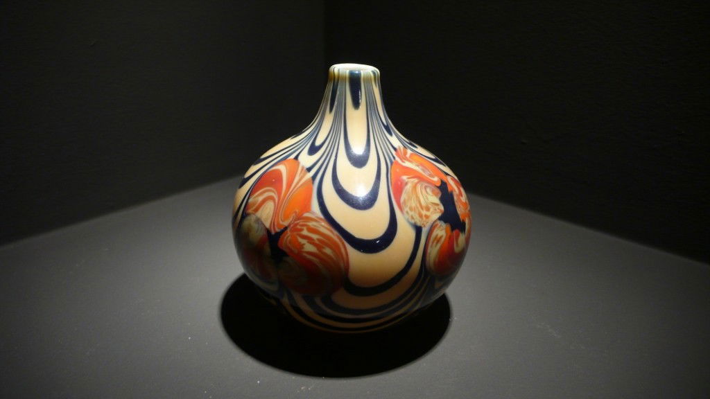 George Theiwes Untitled Vessel: blown glass, thiewes 1977:signed and dated by the artist ARTIST: George Theiwes YEAR: 1977 SIZE: 5 x 4.5 Studio glass art contemporary art glass