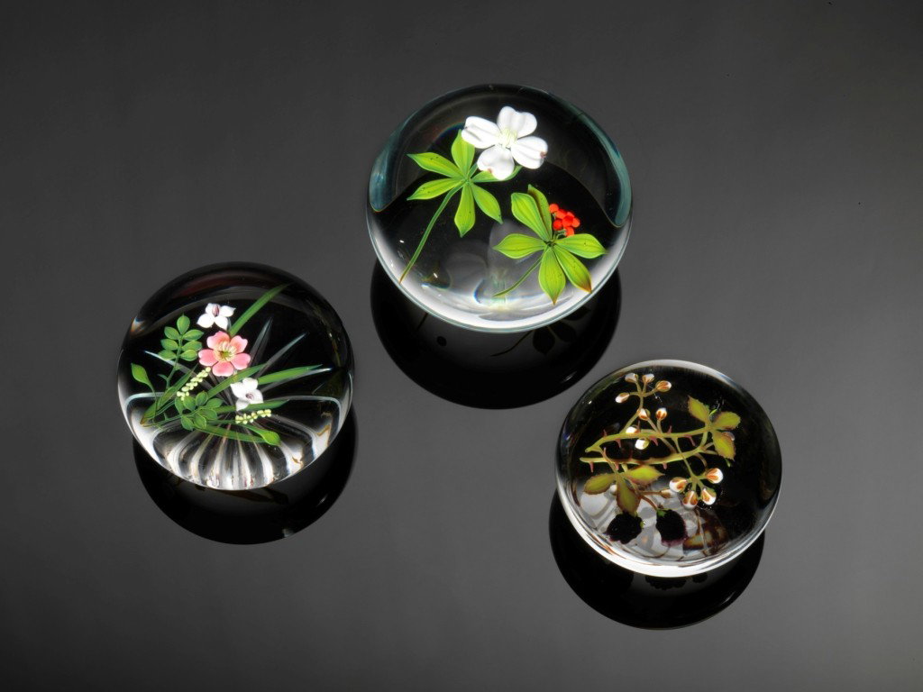 3 Paul Stankard : encased glass, signed and dated by the artist ARTIST: 3 Paul Stankard paperweights YEAR: 1970,71.74 Studio glass art contemporary art glass
