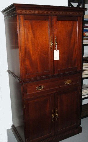 Mahogany Television Cabinet: 4 doors with 2 mid-drawers