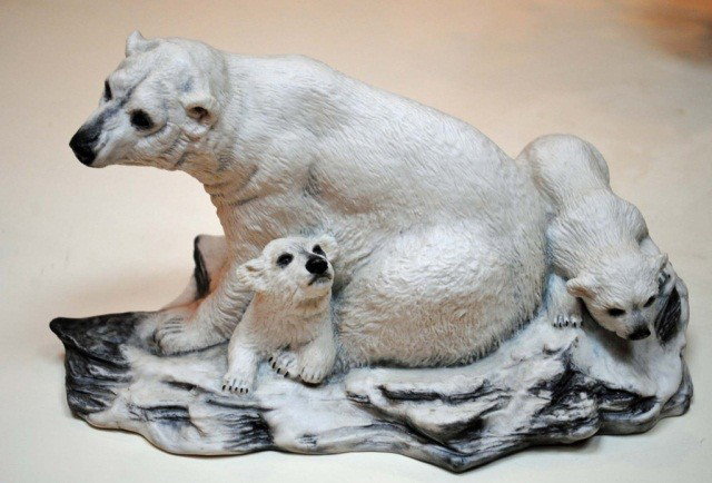 Boehm Polar Bear with Cubs: 7 inches tall