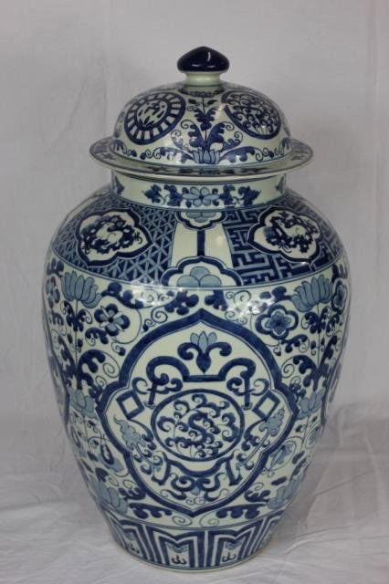 Large Blue & White Porcleain Ginger Jar: Height 23 Inches with Lid. Blue and white porcelain