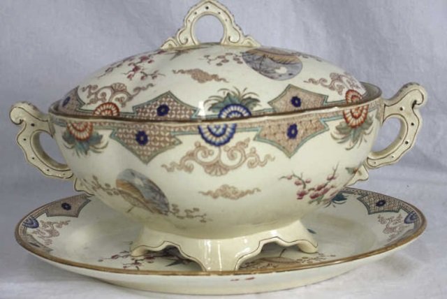 Antique English Porcelain Tureen & Tray: Likely an early Royal Worcester mark. Width 15 inches. Height of 10 inches.