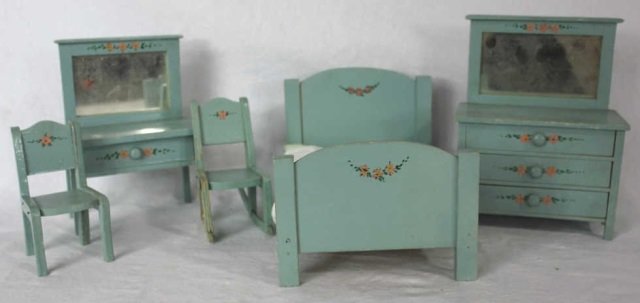 Dollhouse Furniture - Bedroom Set: Five pieces. Hand painted.